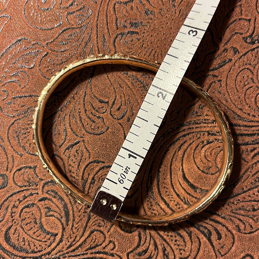 Vintage Monet Goldtone Bangle Bracelet - Picture 8 of 8